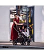 1150083110_F6_2026_maxicosi_stroller_oxford_moongraphite_oxford_lifestyle_mompushingstrollerthroughcity