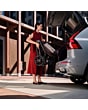 1150083110_F7_2026_maxicosi_stroller_oxford_moongraphite_oxford_lifestyle_momplacingfoldedstrollerincar