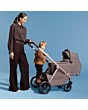 1176099110_F13_2026_maxicosi_stroller_oxfordflex_oaktruffle_momstrollingcarrycotandtoddleronintegratedbuggyboard