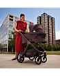 1978084110_F10_2026_maxicosi_stroller_oxfordplus_espressobrown_oxford_lifestyle_mompushingstrollerfrontview