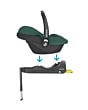 MCBS85588007003_2025_maxicosi_carseat_babycarseat_cabriofixisize_green_essentialgreen_clickandgoinstallation_side_1